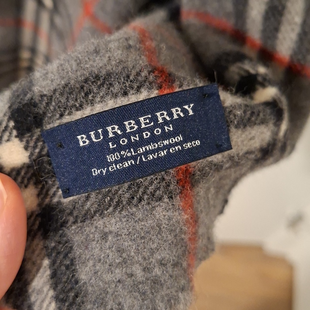 Burberry Men's Gray, Red and White Classic 100% Lambswool Scarf - Picture 4 of 5